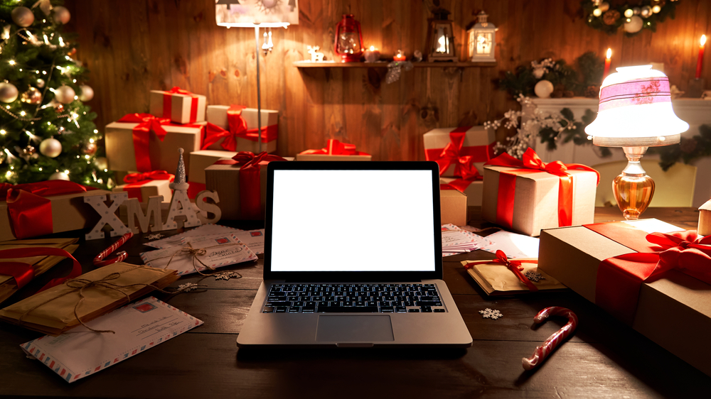 Host a Christmas desk competition
