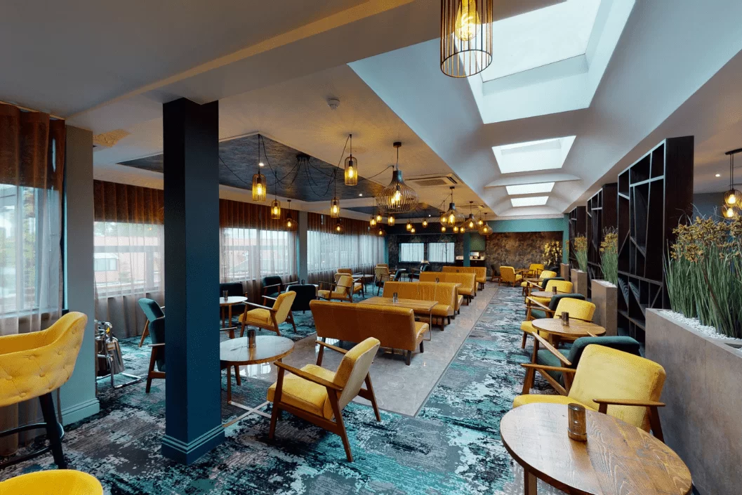 Blossoms Lounge and Bar