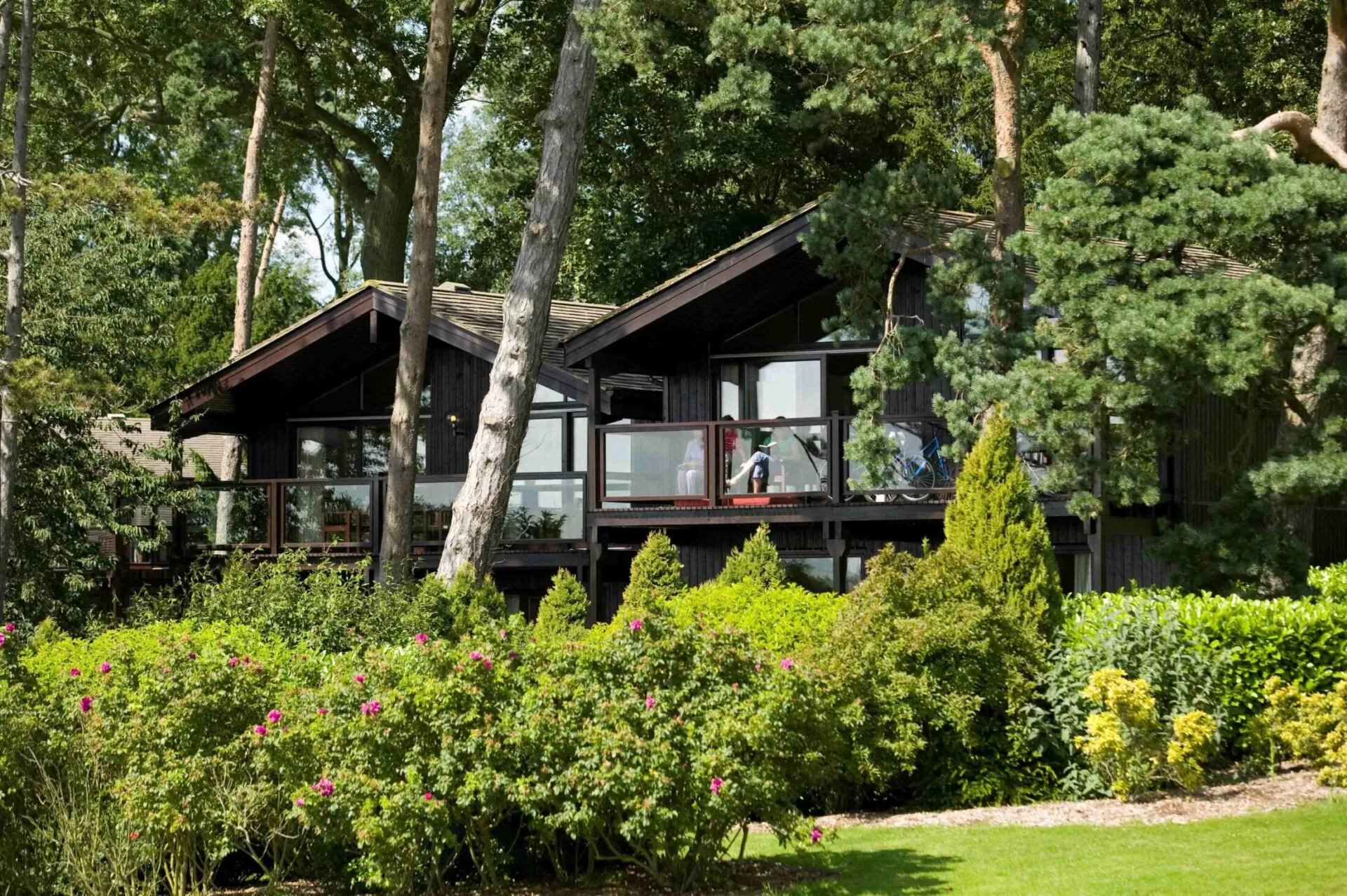 Self contained lodges at lakeside hotel