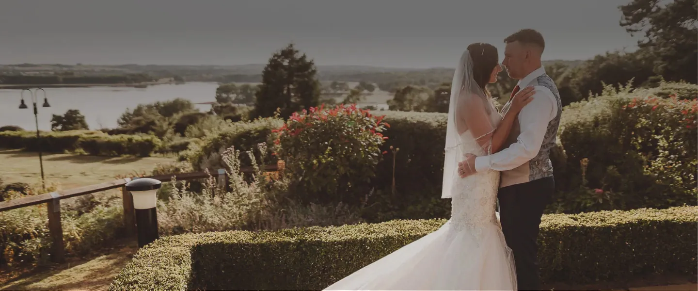 Weddings Lakeside Setting